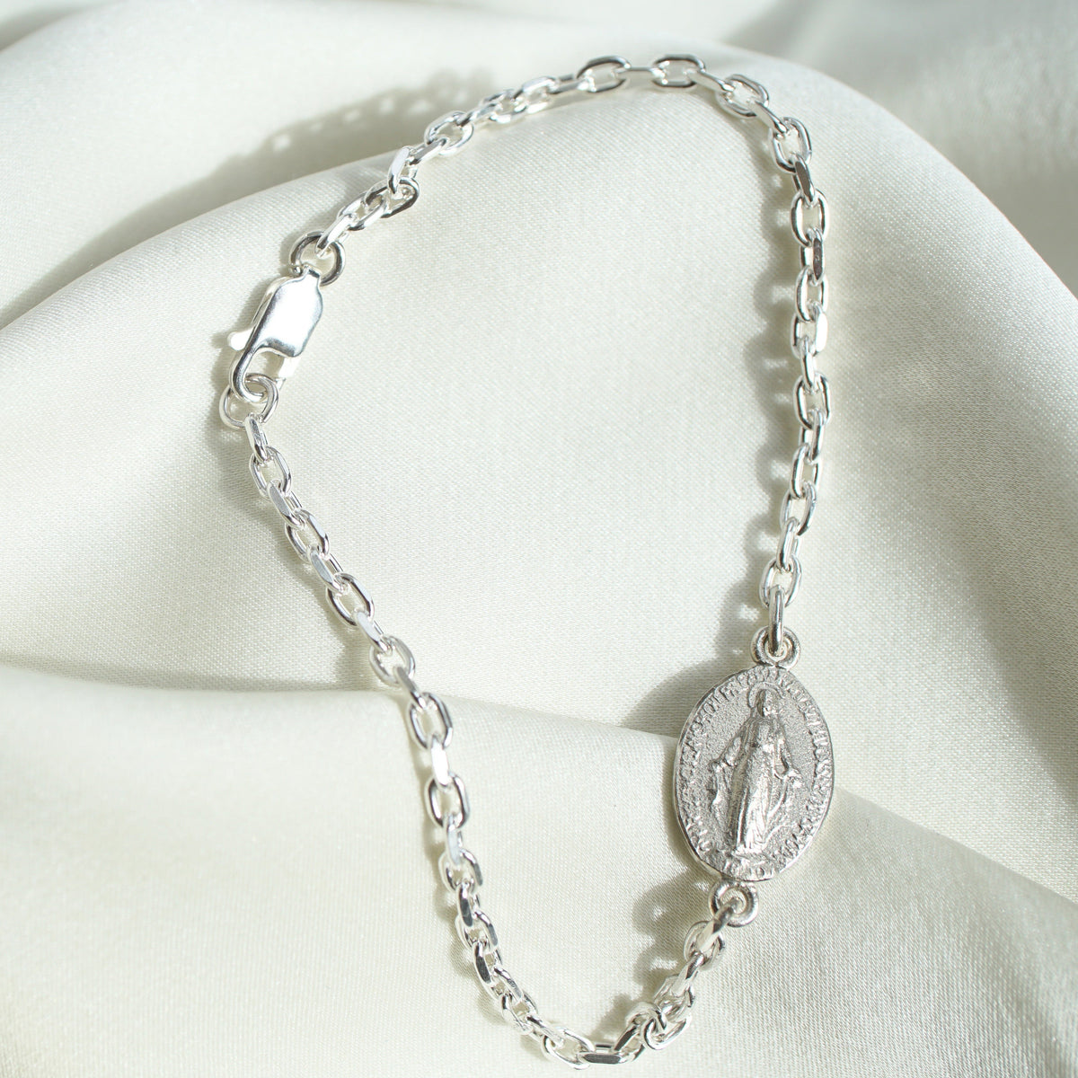 Pulseras de plata con medalla de la Virgen Milagrosa