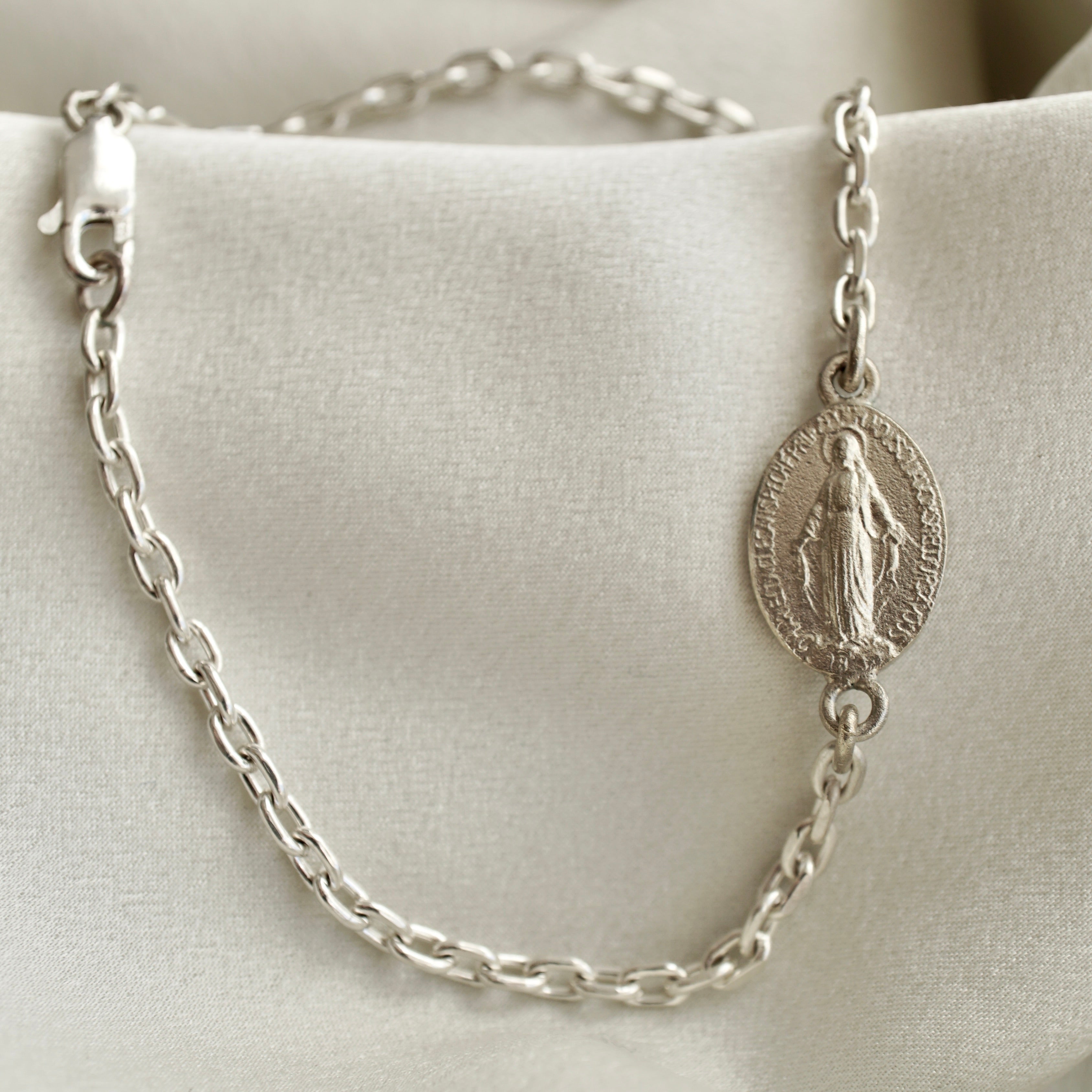 Pulsera de plata con la Virgen Milagrosa