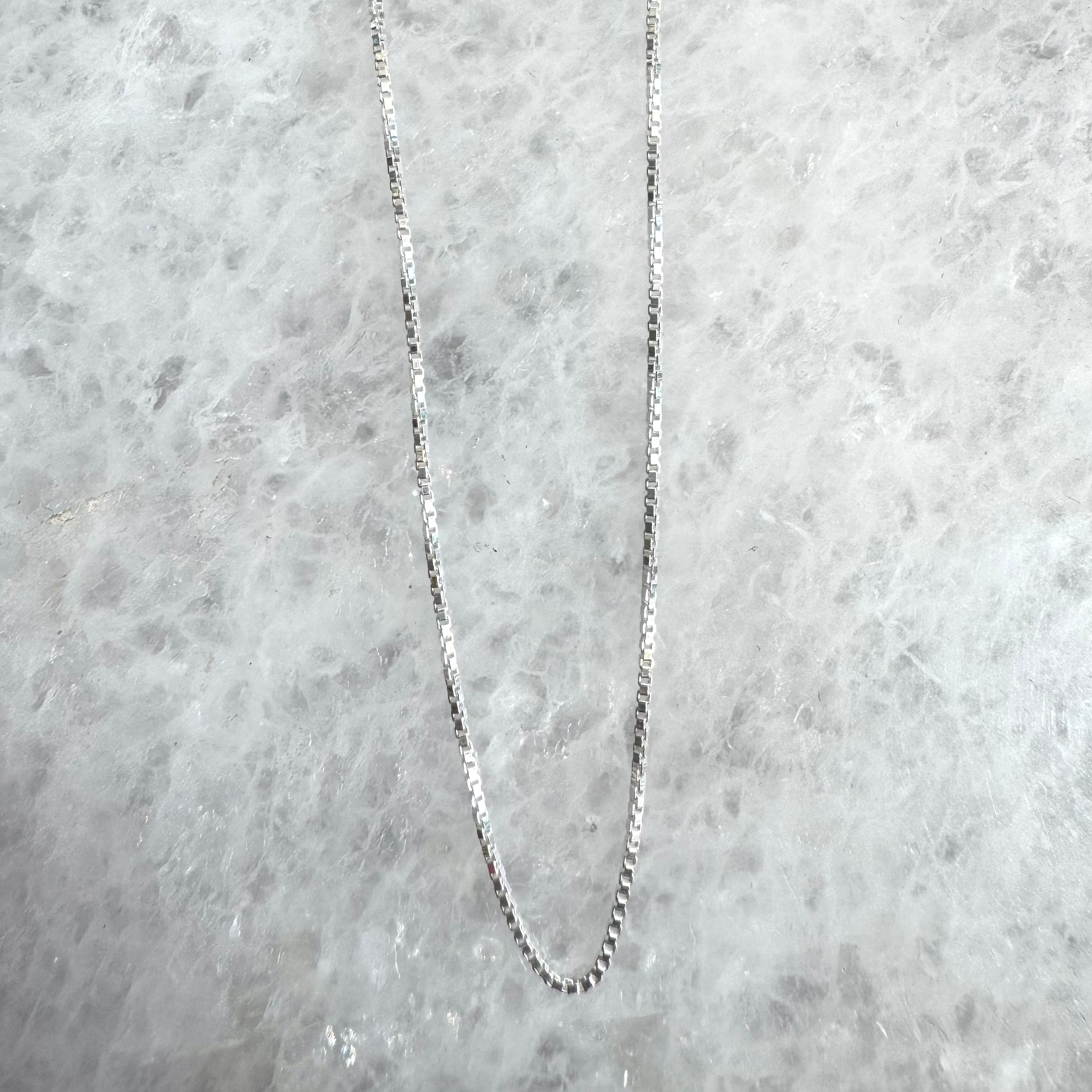Cadena de plata María