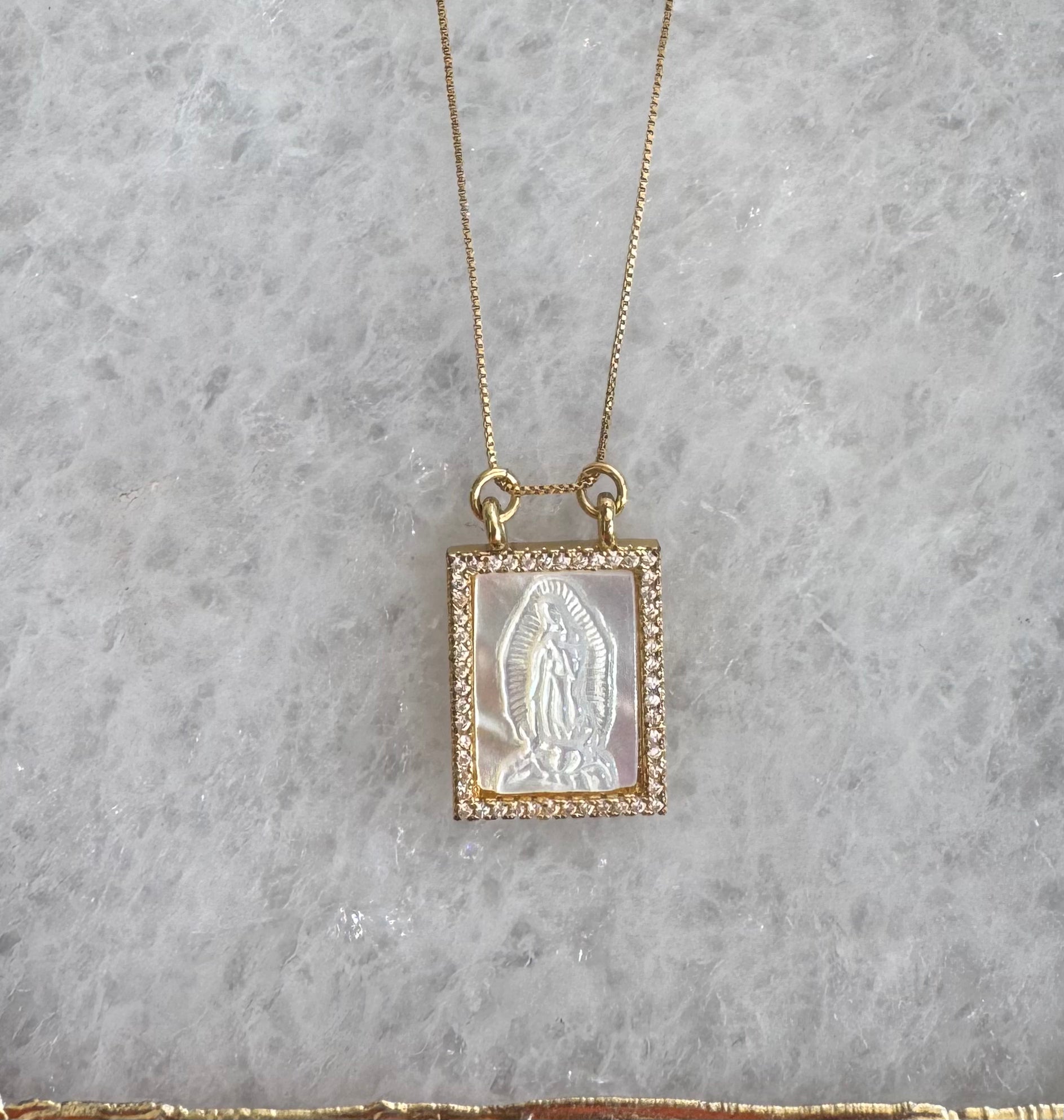 Collar Virgen de nácar