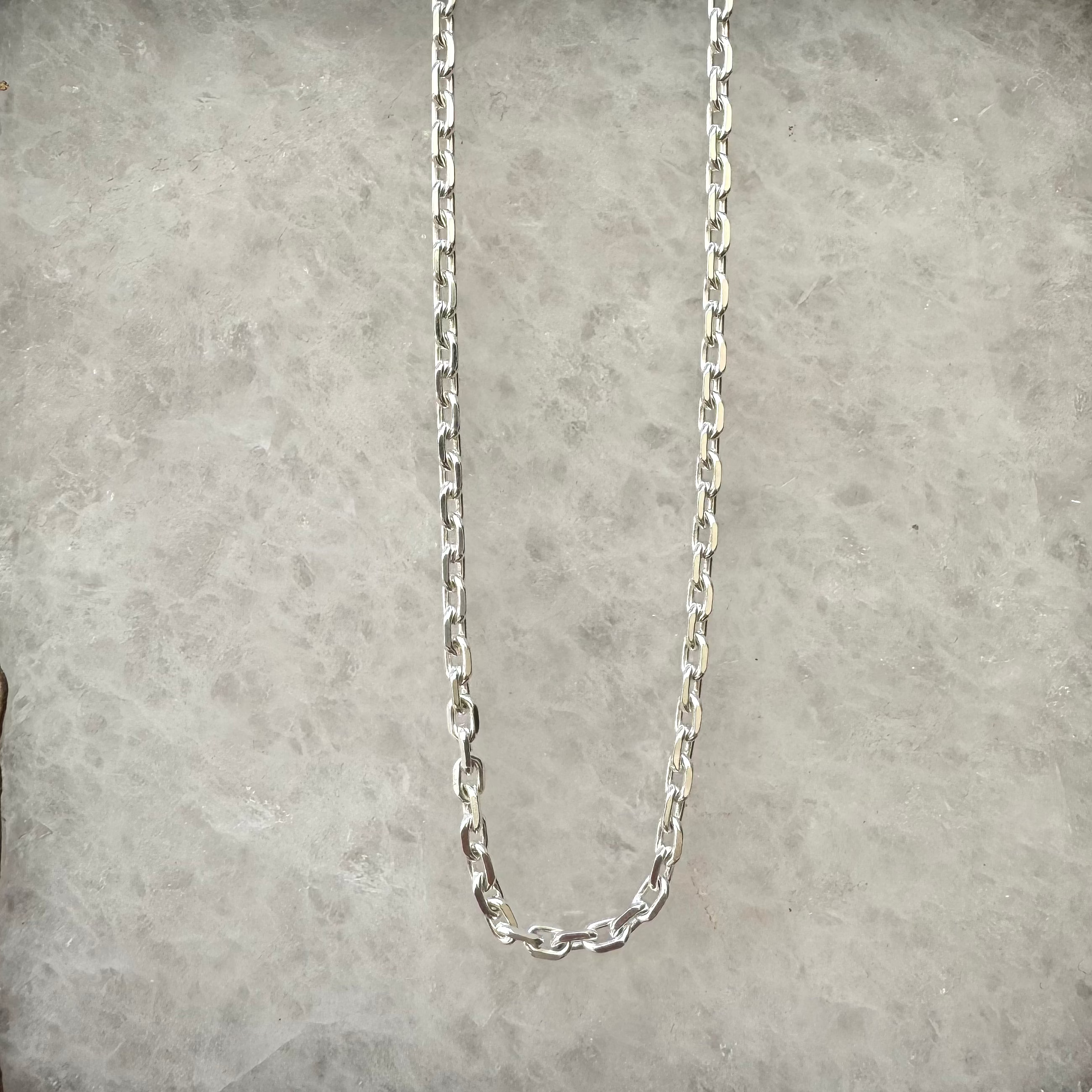 Cadena de plata José