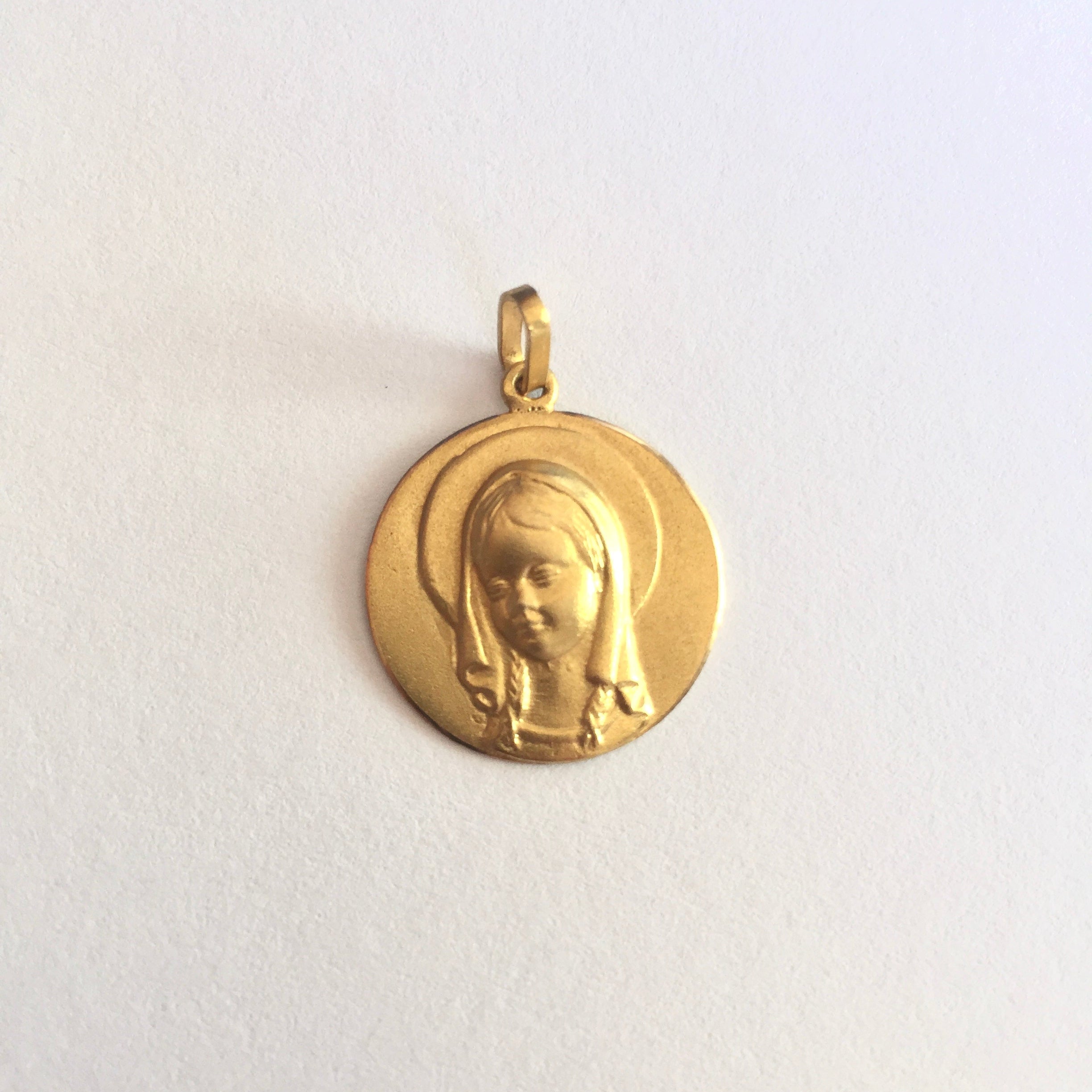 Medalla Virgen niña de oro