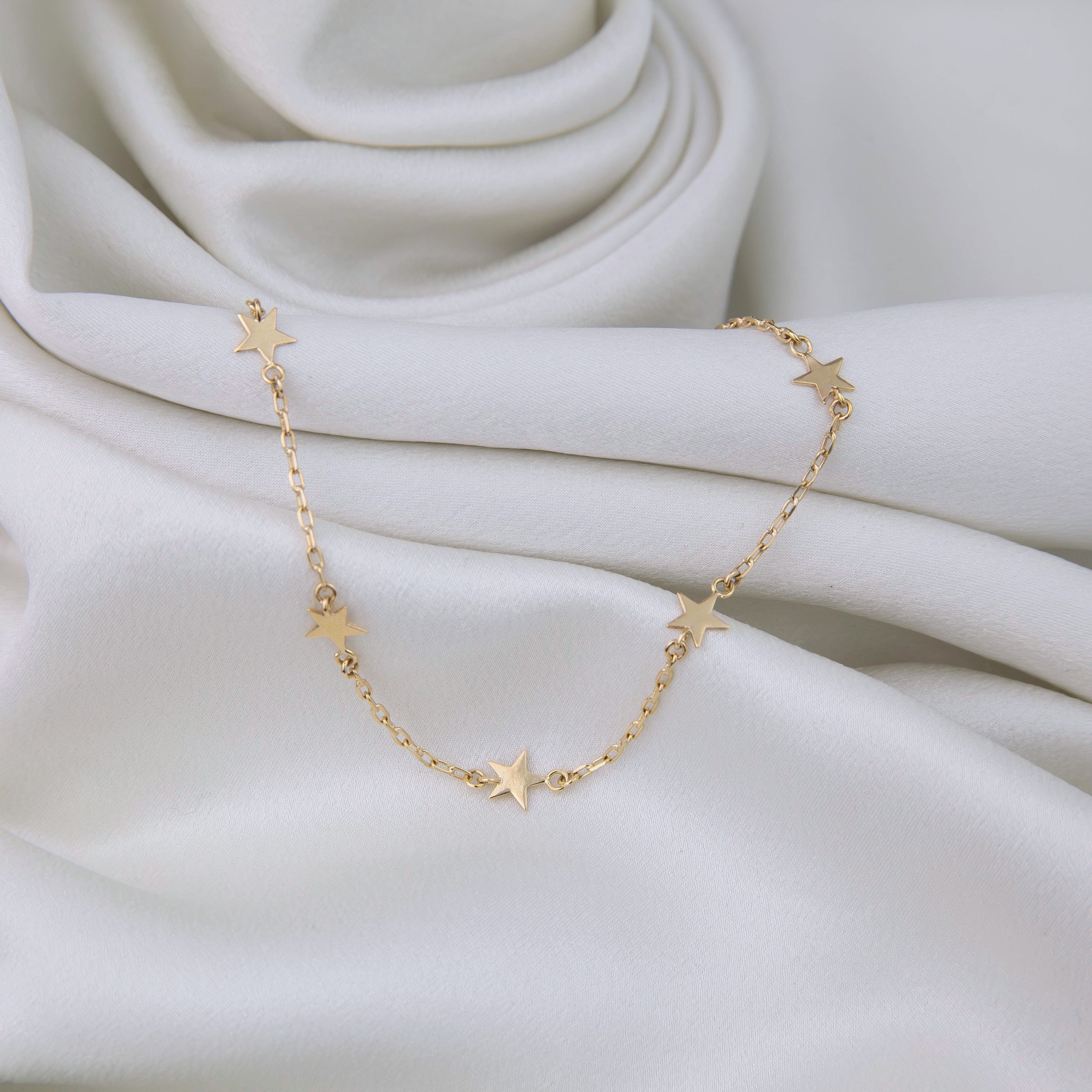 Pulsera de oro con estrellas