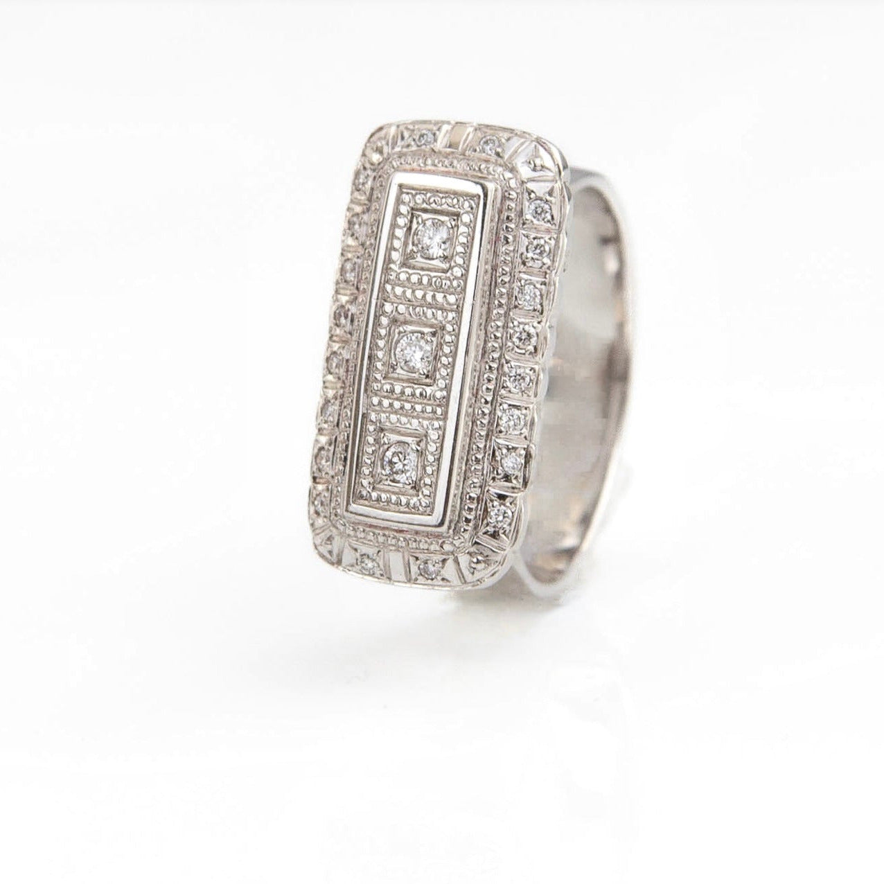 Anillo Cecilia